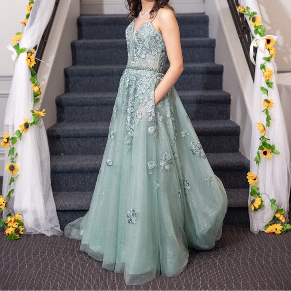 Floral Embroidery Sweetheart Neckline A-line
Gown by Ellie Wilde Size 0-2 - Picture 2 of 3